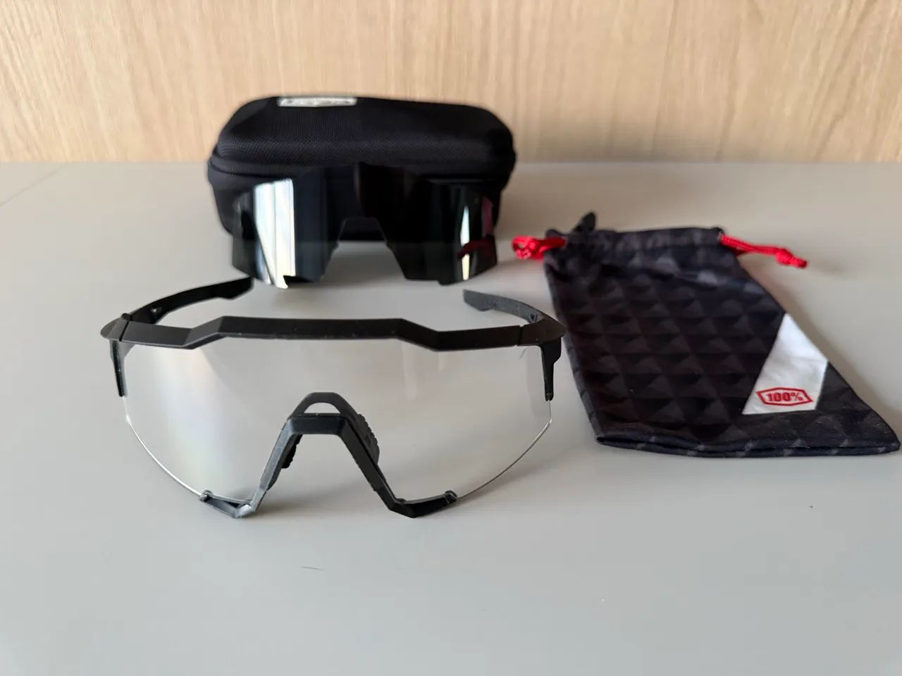 Óculos 100% com duas lentes 