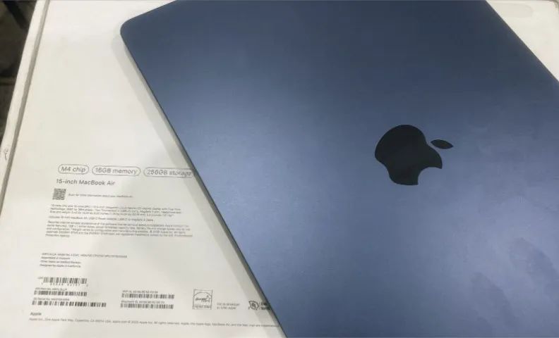 Macbook M4 Air - 256GB  16GB DE RAM - 15 polegadas  Cor Midnight 6 meses de uso apenas - Foto 2