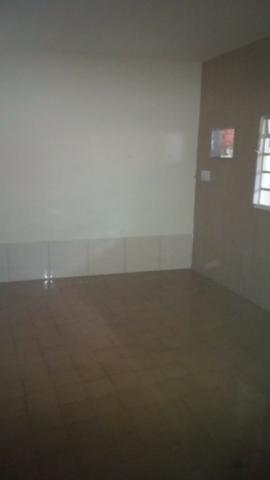 Casa tipo apto térreo 2 qts grandes, e pequeno quintal - desocupado - Nilópolis - Foto 14
