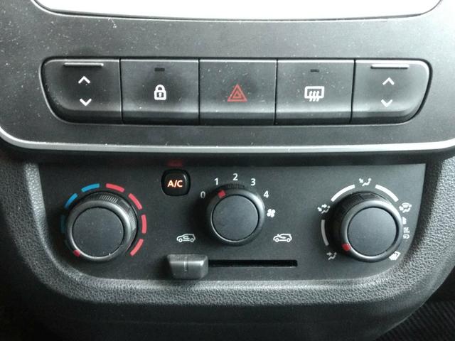 Kwid Zen motor 1.0 12V 4 Portas Completo Único Dono com 35 Mkm originais / 2018 - Foto 12
