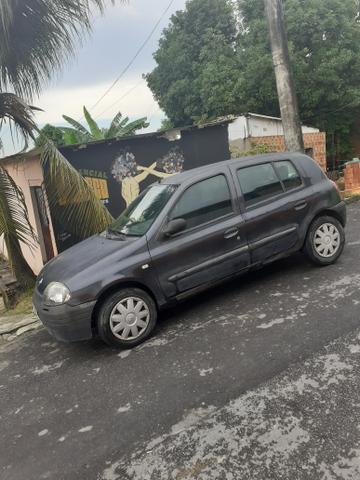Clio hacth 2002