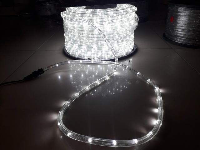 METRO MANGUEIRA DE LED 360° 220V BRANCO FRIO 2m - Foto 2