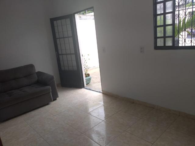 Aluguel de uma casa para casal 1 quarto (sendo suíte)