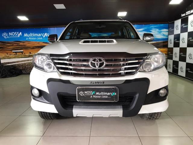 TOYOTA HILUX SW4 SRV 4X4 3.0 AUTOMÁTICA DIESEL - Foto 2