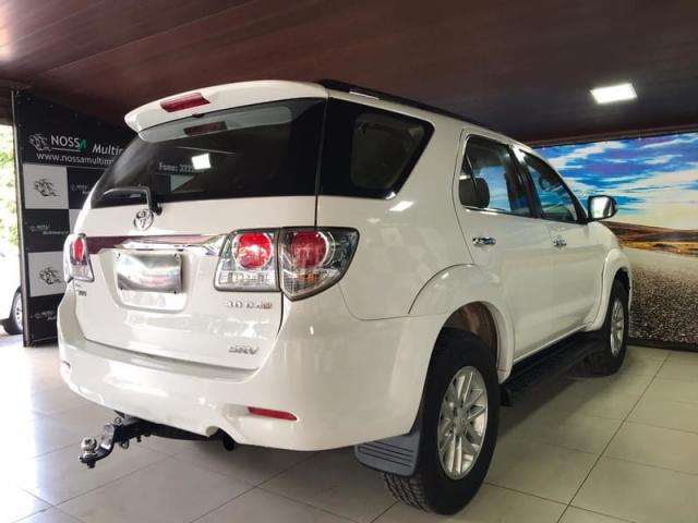 TOYOTA HILUX SW4 SRV 4X4 3.0 AUTOMÁTICA DIESEL - Foto 4