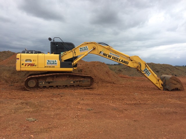 Locação de máquinas e caminhões  - Foto 2