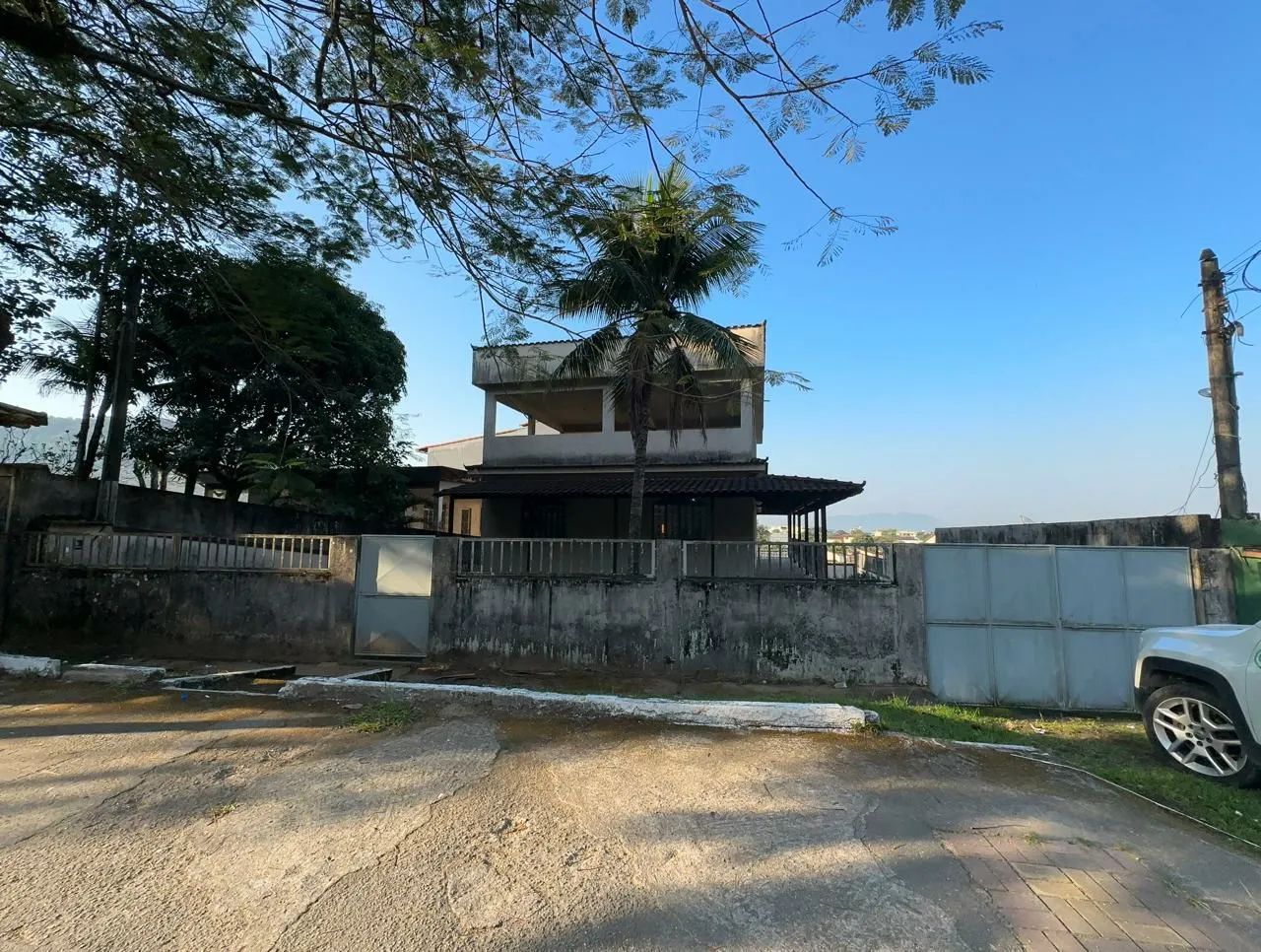 CASA COM OTIMO QUINTAL A VENDA EM MURIQUI 
