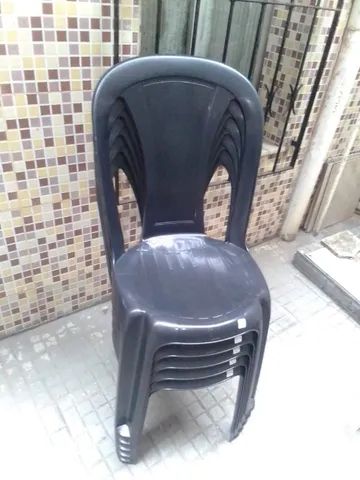 Cadeira bistrô plástica sem braço na cor Preta