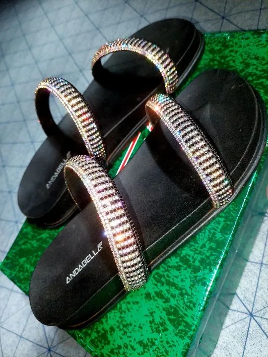 Sandália com strass 