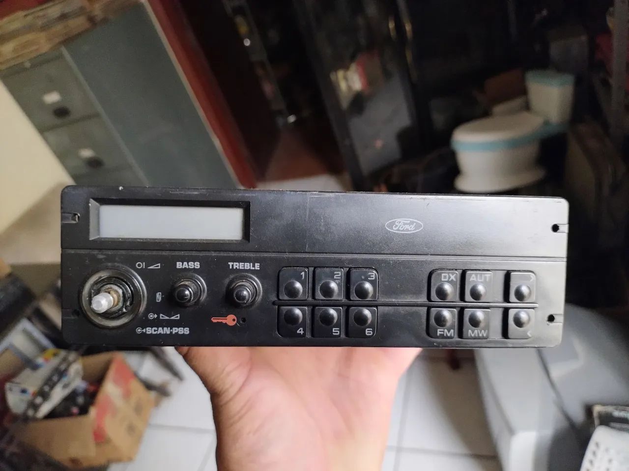 Rádio Ford com defeito 