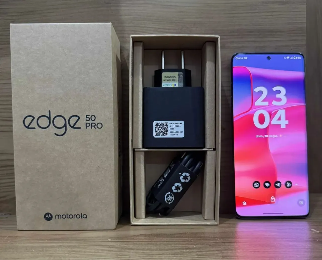 Motorola Edge 50 Pro pra vender logo