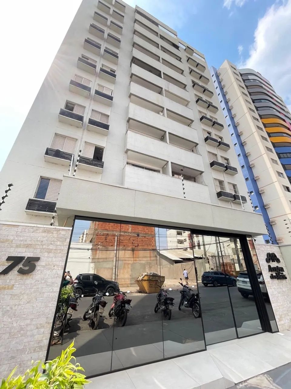 Alugo apt. com 3/4 no Edifício Angra dos Reis 