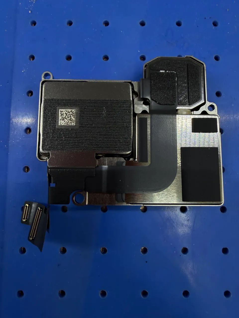 Câmera traseira iPhone 16 Pró. ( Câmera tripla)