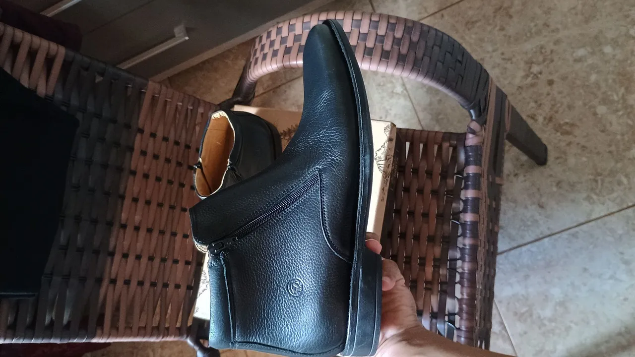 Botina masculina de couro