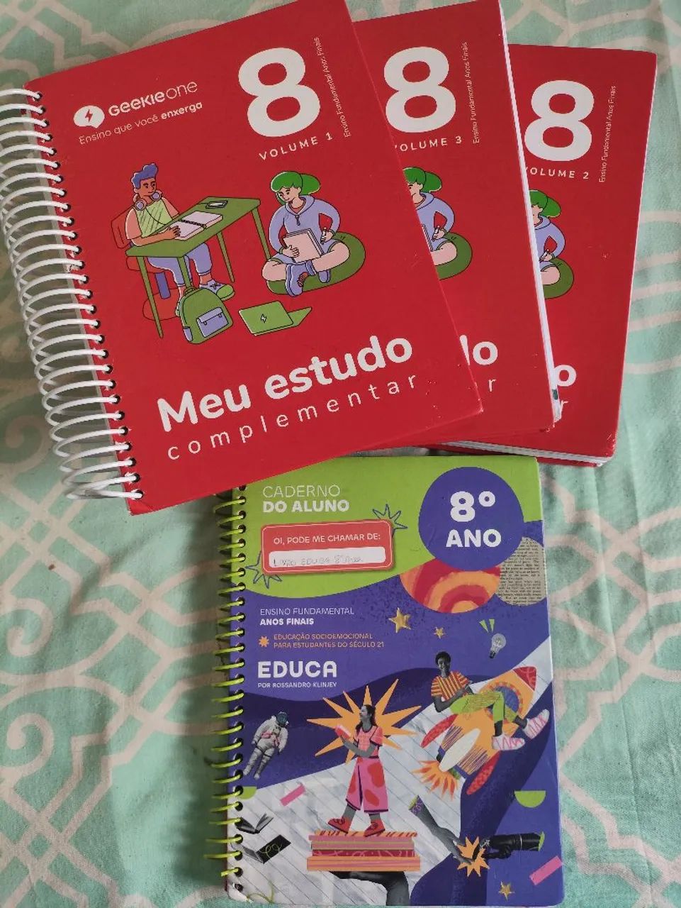 Livros Usados GEEKIE ONE 8° ano - Vol 1, 2 e 3 + Caderno do Aluno