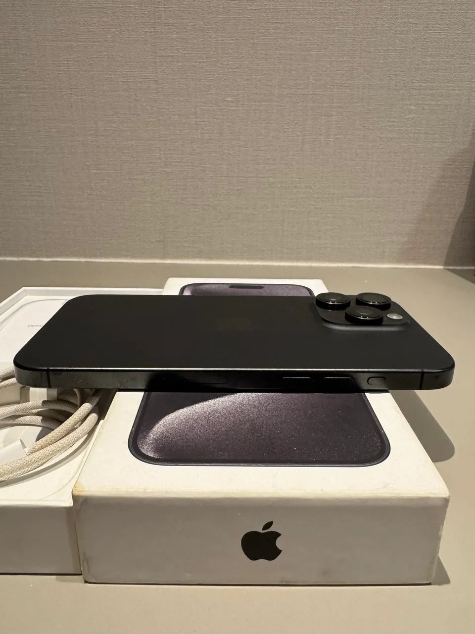 iPhone 15 Pro Max 256gb - Completo na caixa - seminovo impecável  - Foto 5