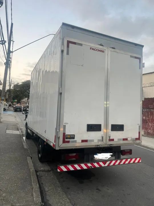 Iveco Daily 35s14 baú ano 2015 - Foto 4