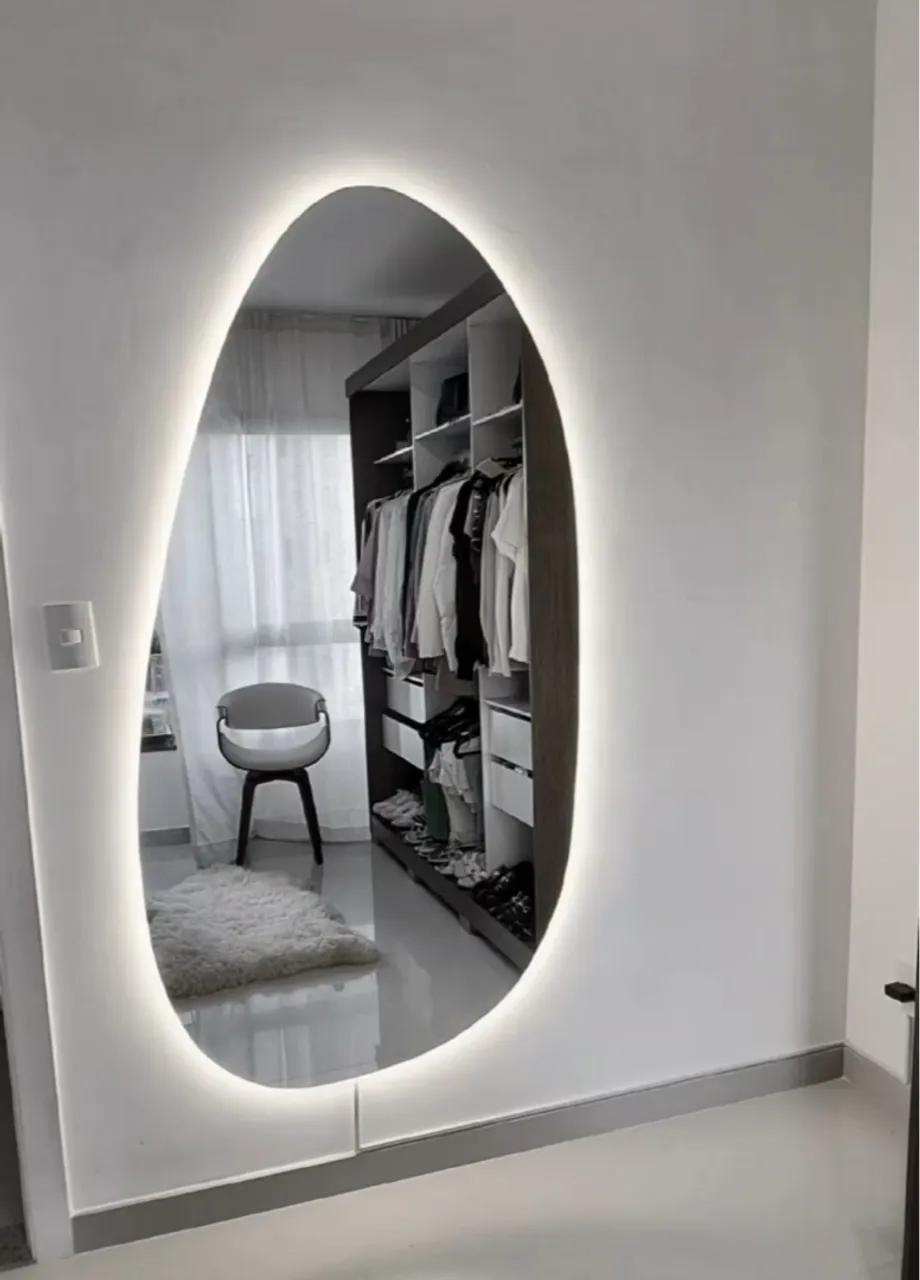 Espelho Orgânico com Iluminação LED - Design Moderno