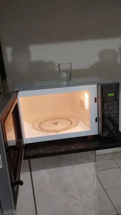 Micro-ondas Philco 26 Litros novinho - Foto 3