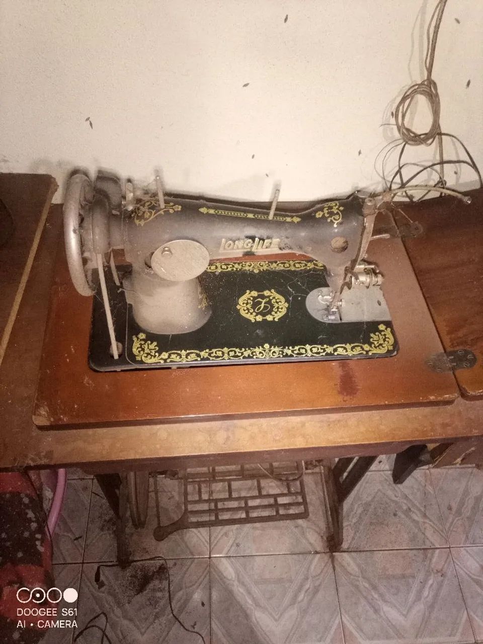 Máquina de costura antiga - Foto 2