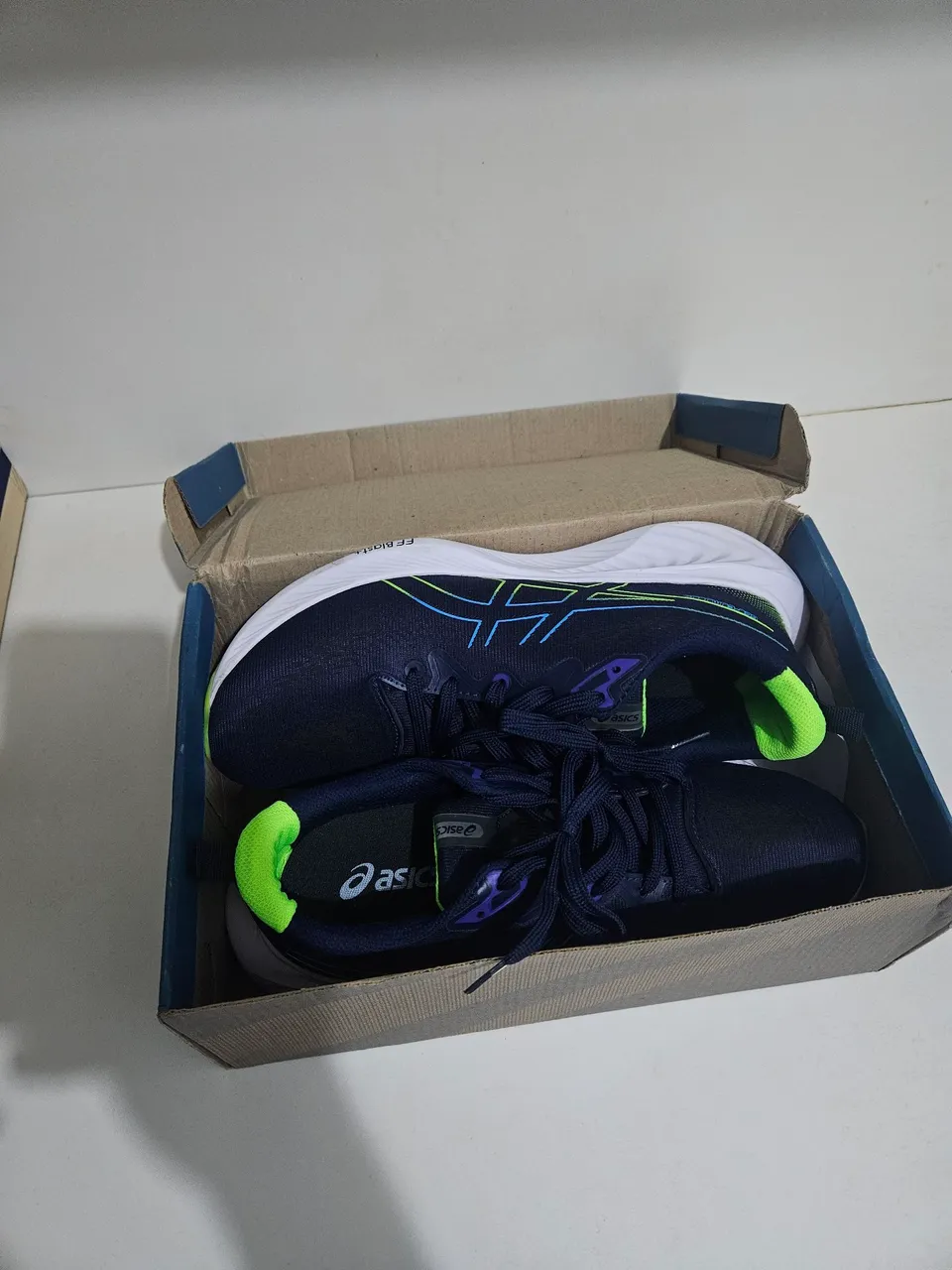 Tênis Asics Azul com Detalhes em Verde e Roxo, Novo!