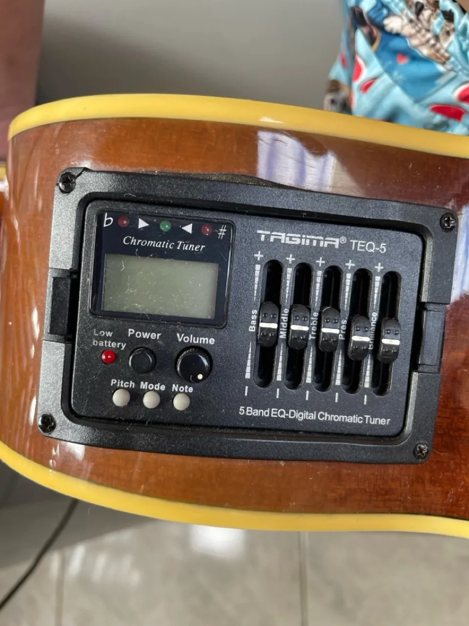 Violão Tagima TEQ-5 com afinador cromático