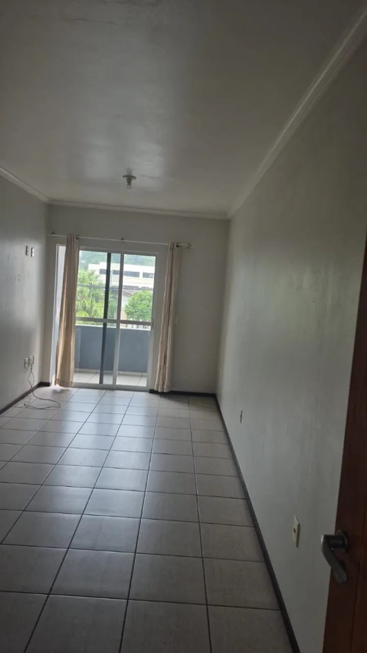 Alugo apartamento de 2 quartos no Saguaçu.