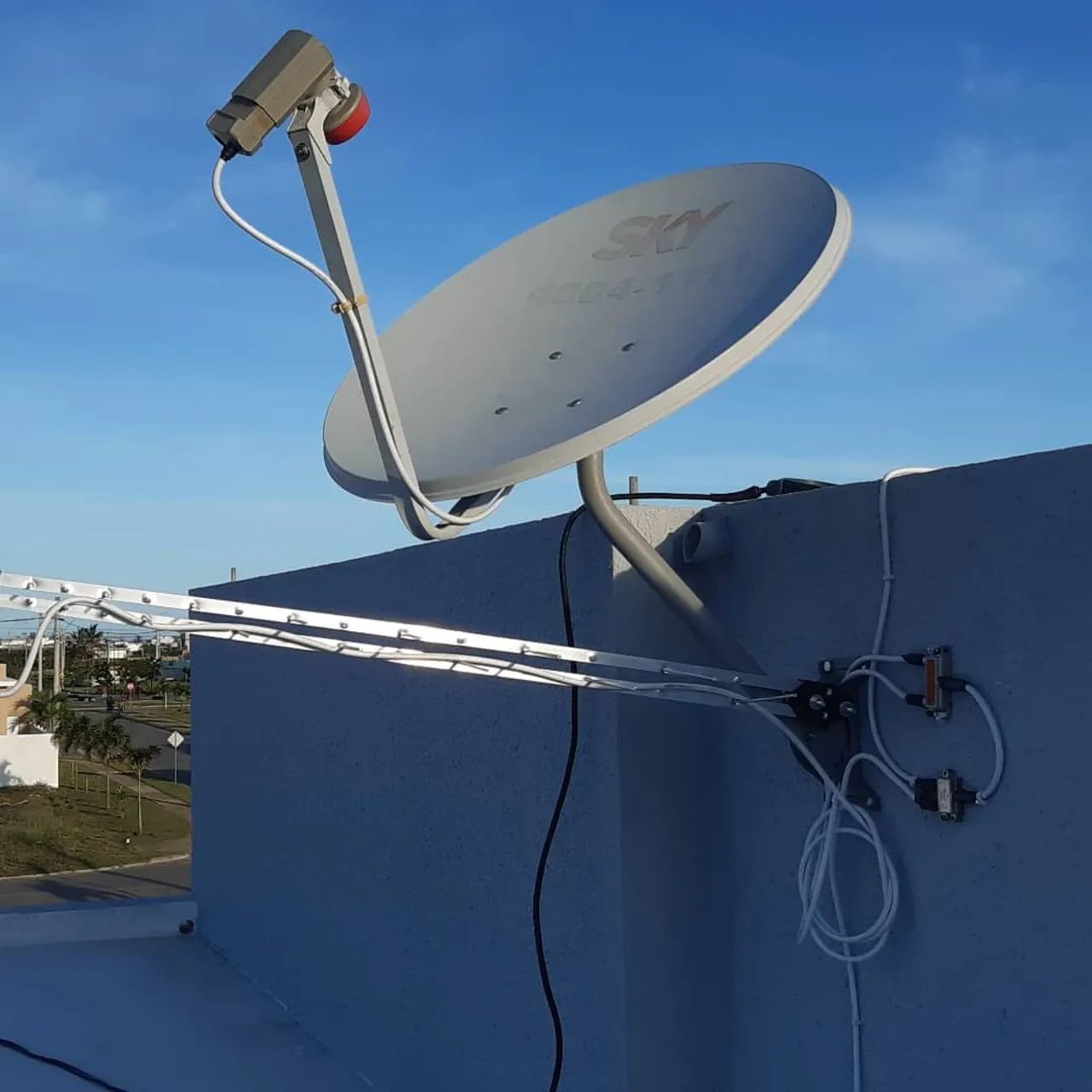 Temos antenas Parabólicas ,SKY , antena local, antena parabólica  Instalação e manutenção 