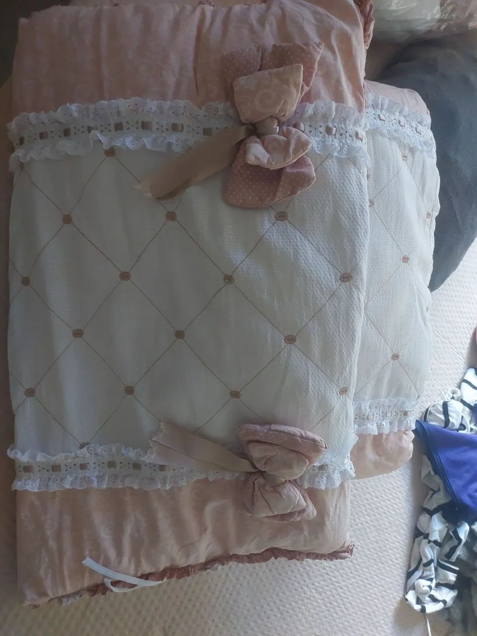 Kit berço rosê com detalhes e laços