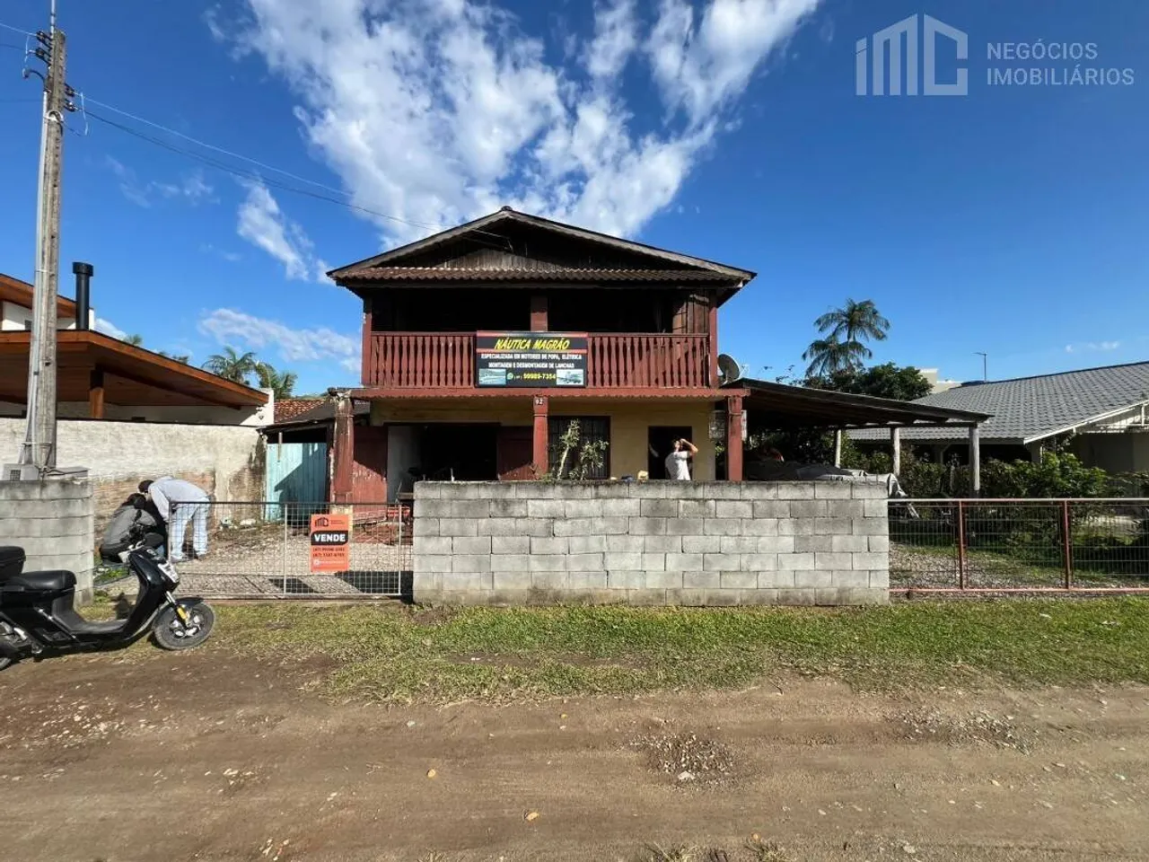 Sobrado com 3 dormitórios - 70m da lagoa | Costeira - BBS