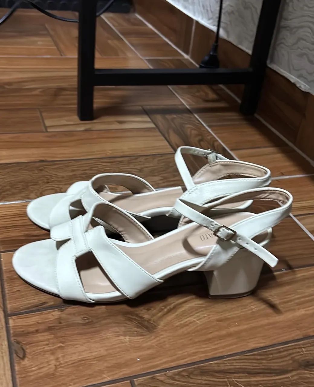 Salto saltinho branco  - Foto 2