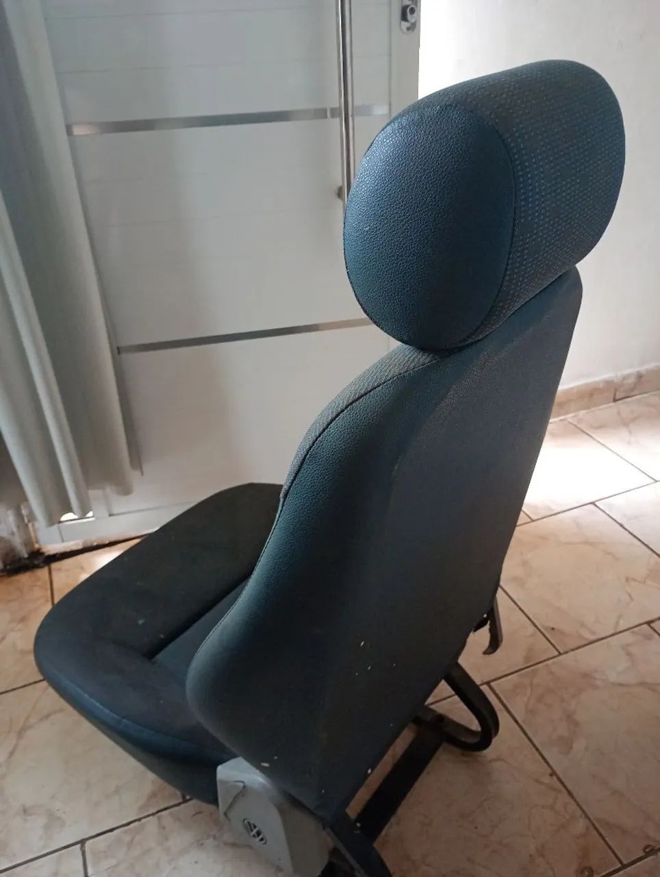 Banco do motorista  constellation  - Foto 2