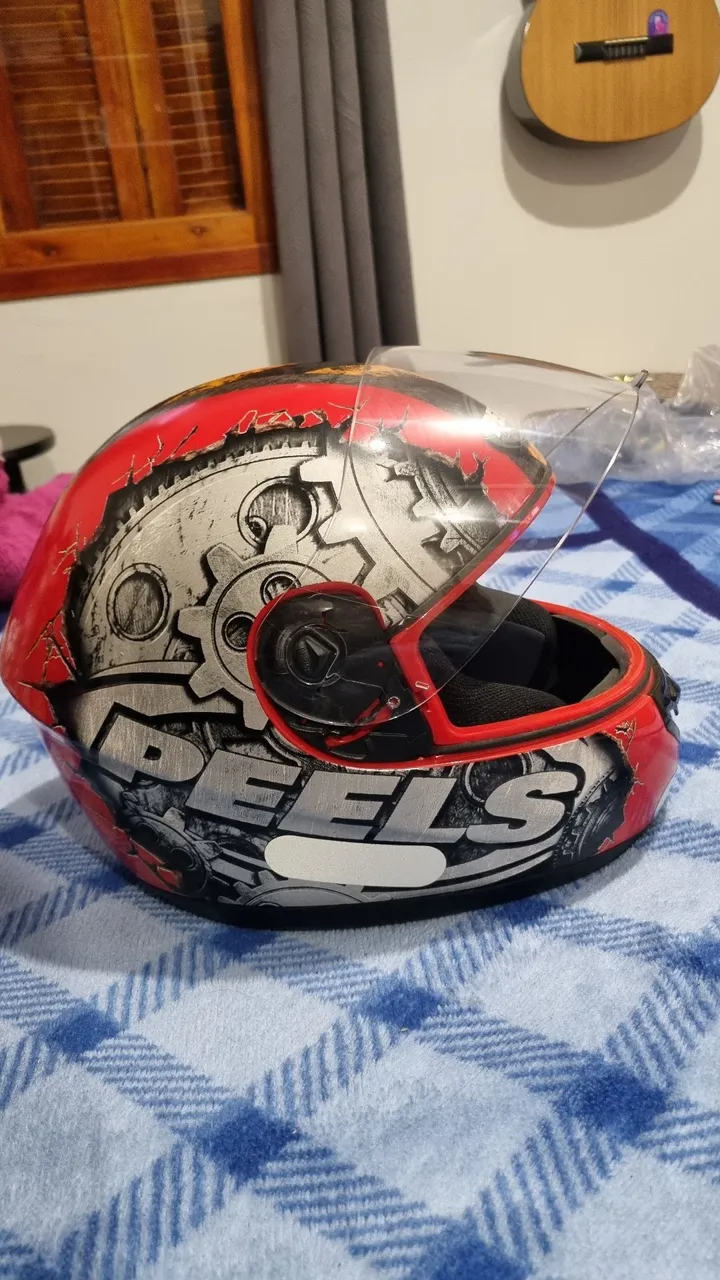 Capacete Moto Peels em ótimo estado