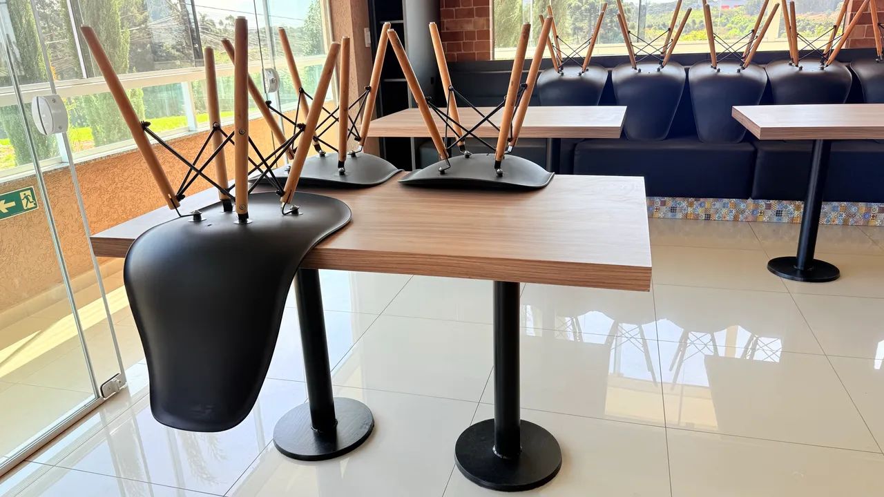 Mesa e Cadeira para comércios 