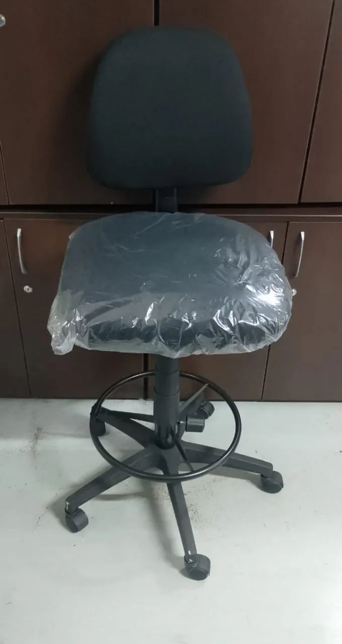 Cadeira Caixa Alta com Rodinha Para Escritório