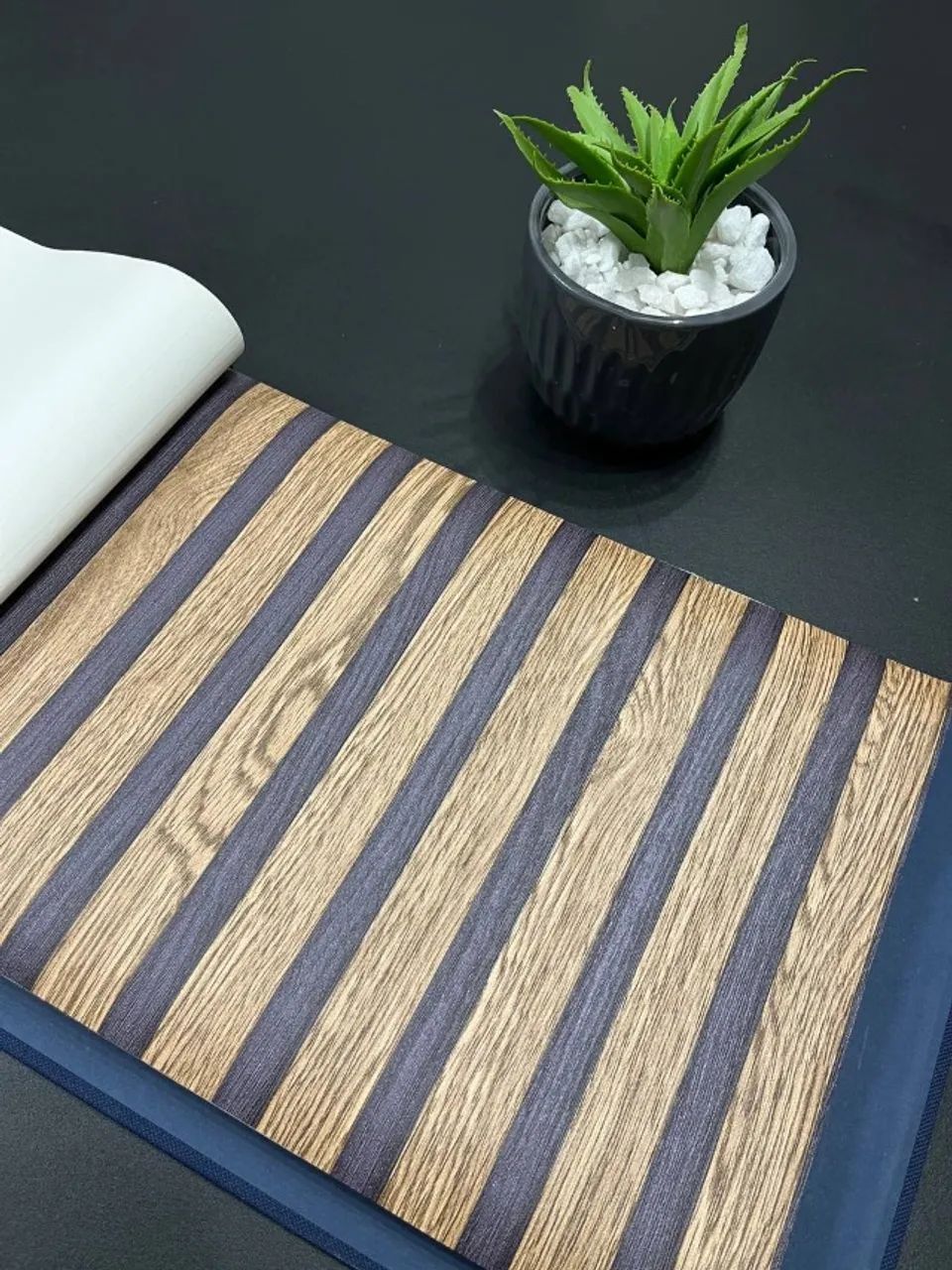 Transforme sua parede em uma obra de sucesso com papel de parede ripado! - Foto 4