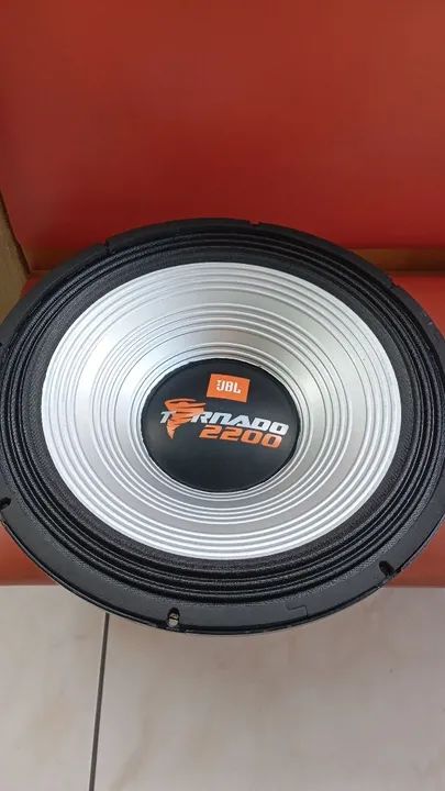 Alto falante JBL tornado 2.200 18" novo