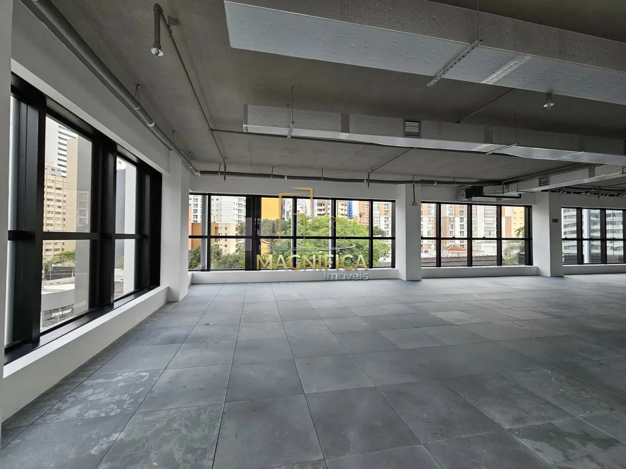 Sala Comercial - Batel Que tal montar sua empresa em um magnífico imóvel localizado bem no