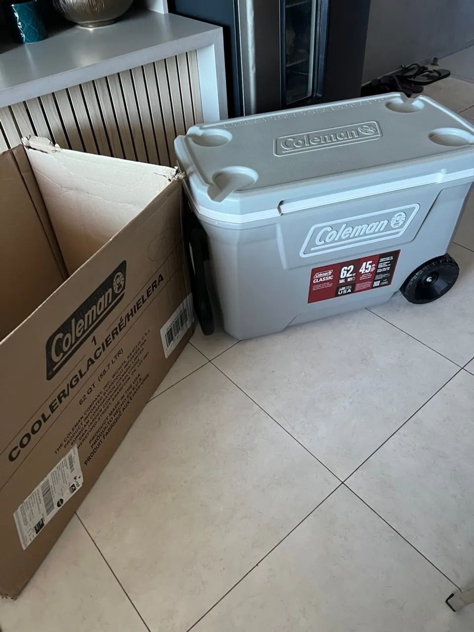 [Novo/lacrado] Cooler Coleman 62QT cinza com Rodas