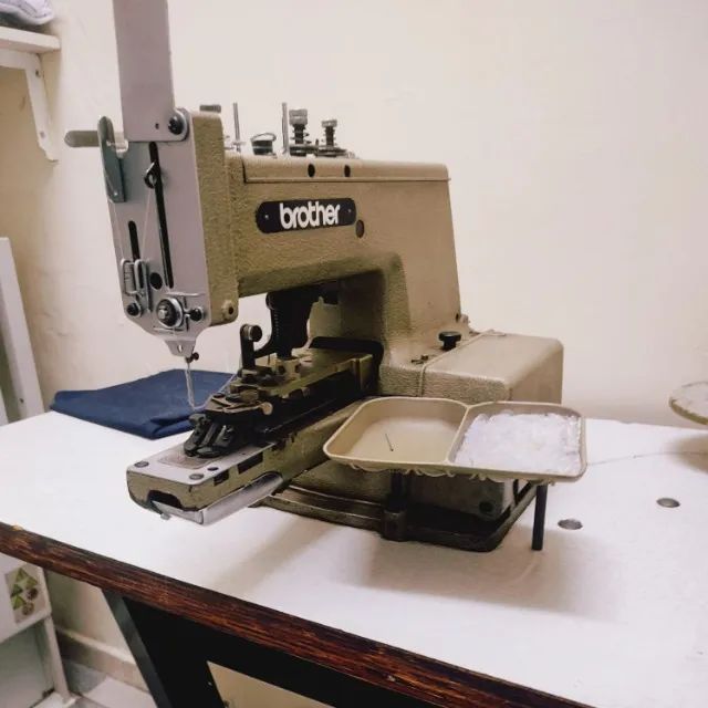 MÁQUINA BOTONEIRA PROFISSIONAL