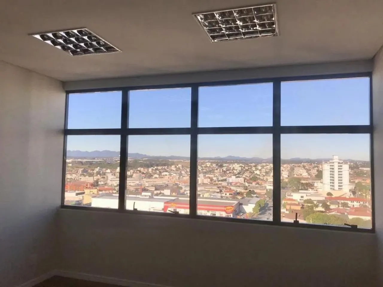 Sala comercial para locação no coração de São José dos Pinhais