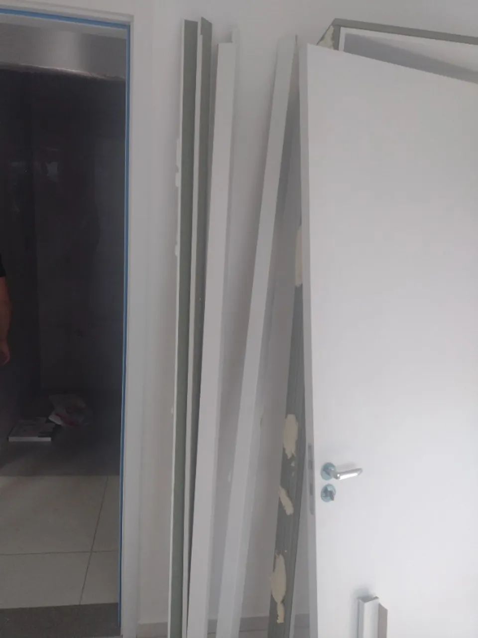 Vendo porta nova para banheiro branca completa 