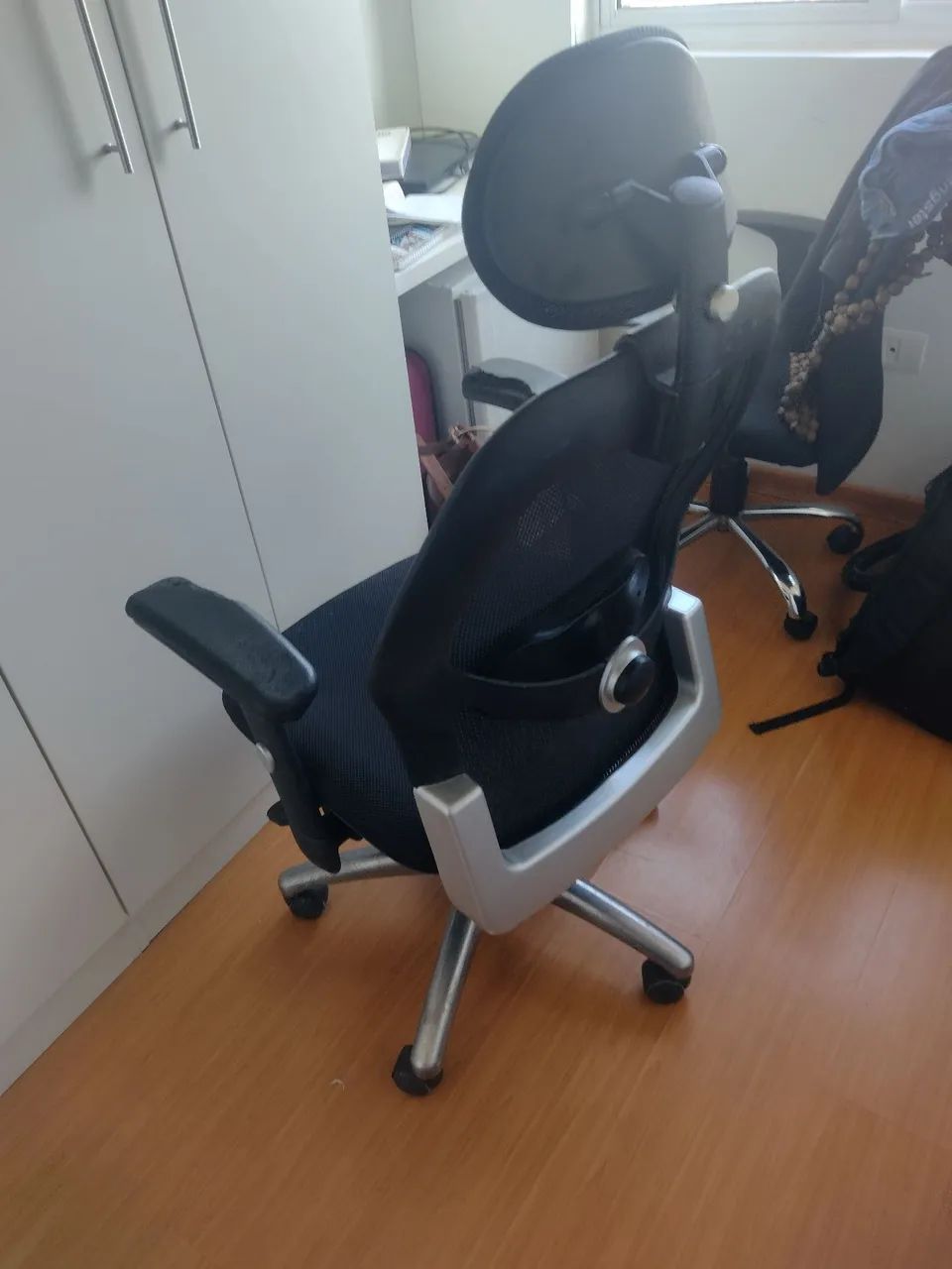 Cadeira de Escritório Giratória com Encosto Ajustável - Foto 2