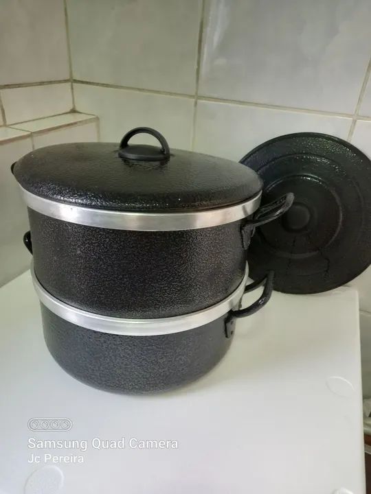 Vendo Jogo de panela grande 2 panela 1 frigideira. 