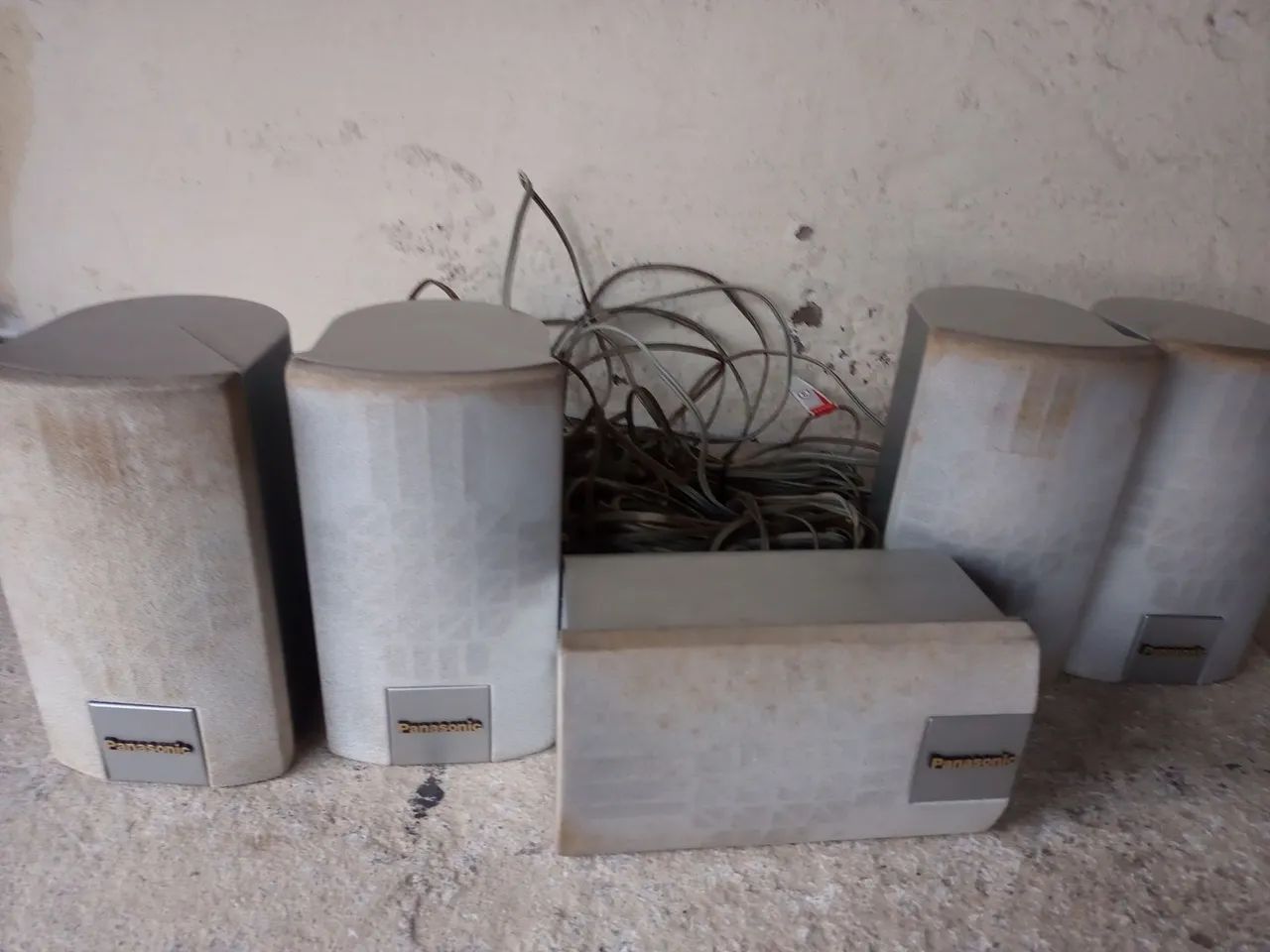 Caixinhas de Som Panasonic SBHT80 home theater 