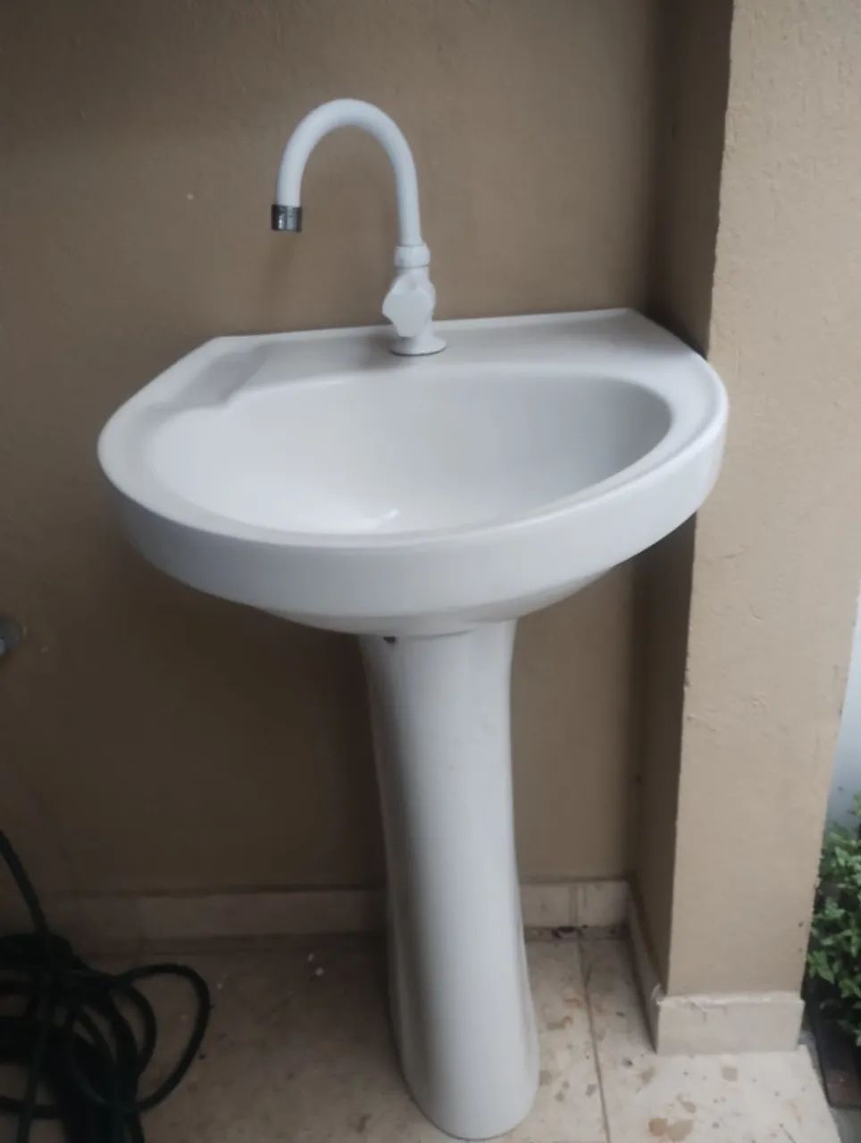 Pia Lavatoria com Torneira 