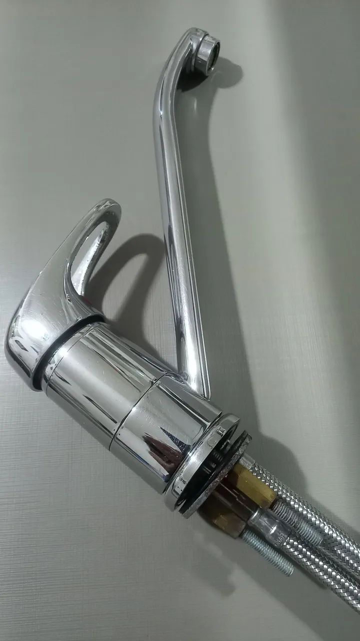 Torneira Cromada para Cozinha - Design Moderno