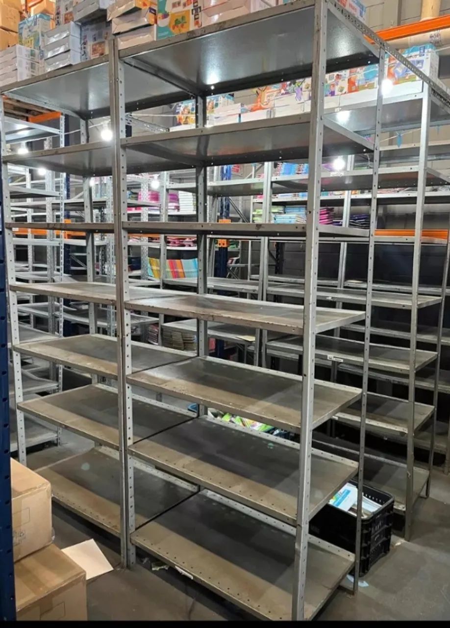 Prateleiras reforçadas usadas