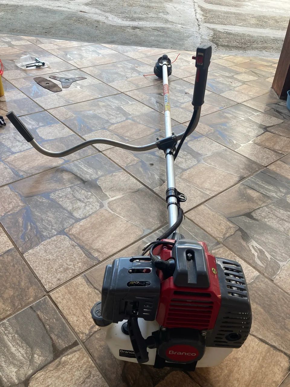 Roçadeira lateral a gasolina 52cc Branco BR52G