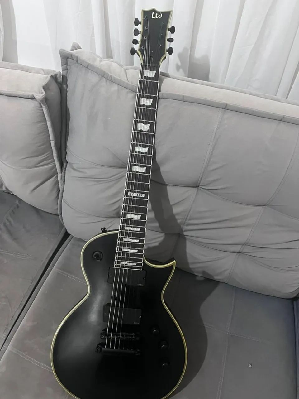 Guitarra LTD 7 cordas EC 407 com EMGs - Foto 5